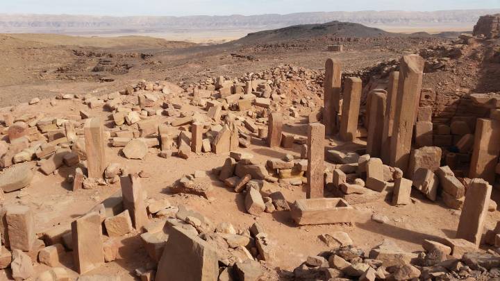 Interview mit Ägyptologe Ludwig Morenz zu Schrift und Religion auf dem Sinai Interview mit Ägyptologe Ludwig Morenz zu Schrift und Religion auf dem Sinai